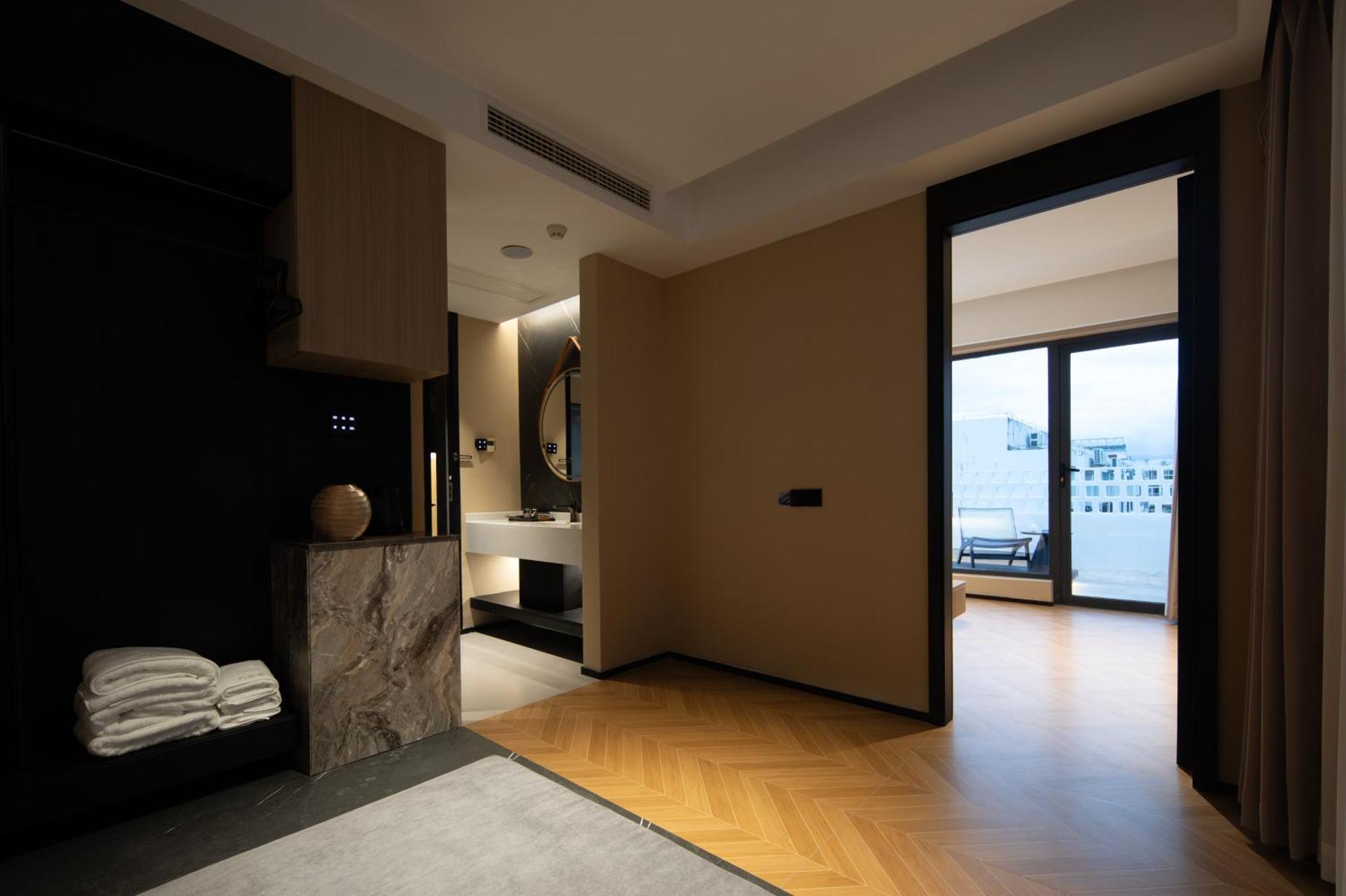 See You Soon At The Ritz Rose Summer Hotel San-ja Exteriér fotografie