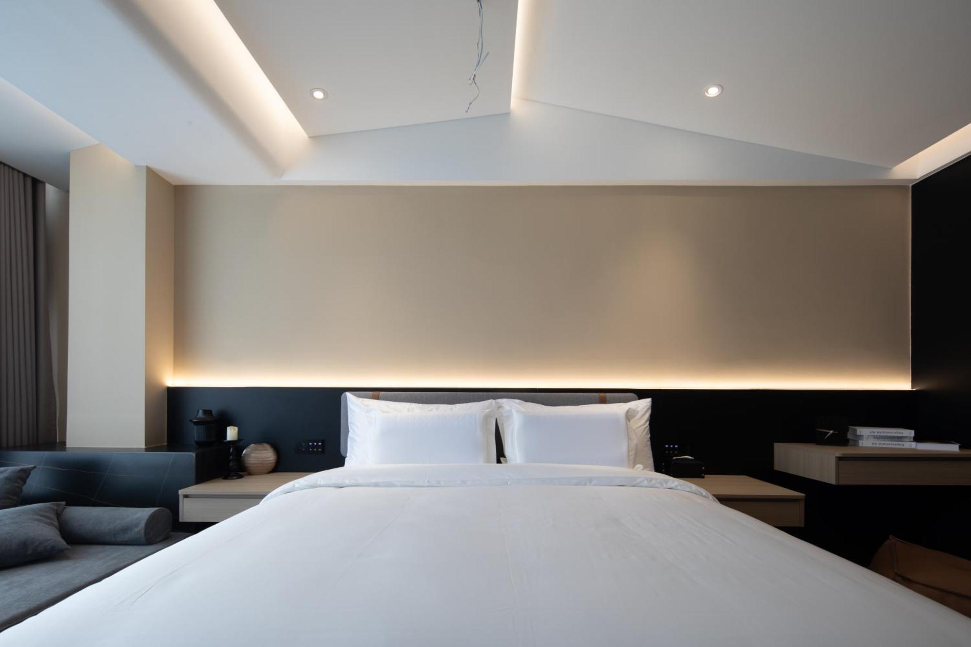 See You Soon At The Ritz Rose Summer Hotel San-ja Exteriér fotografie