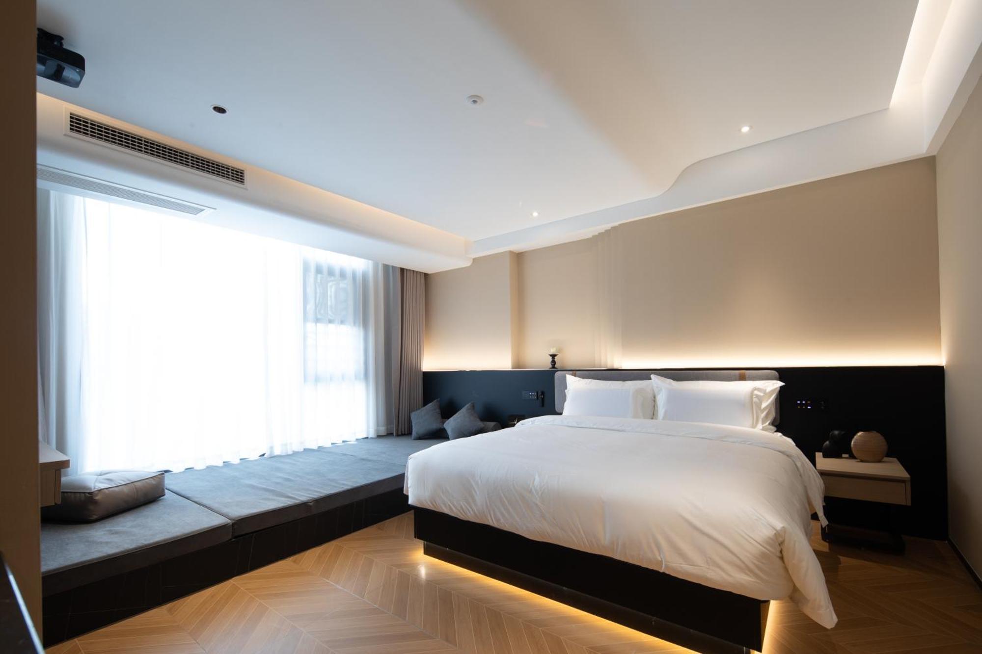 See You Soon At The Ritz Rose Summer Hotel San-ja Exteriér fotografie