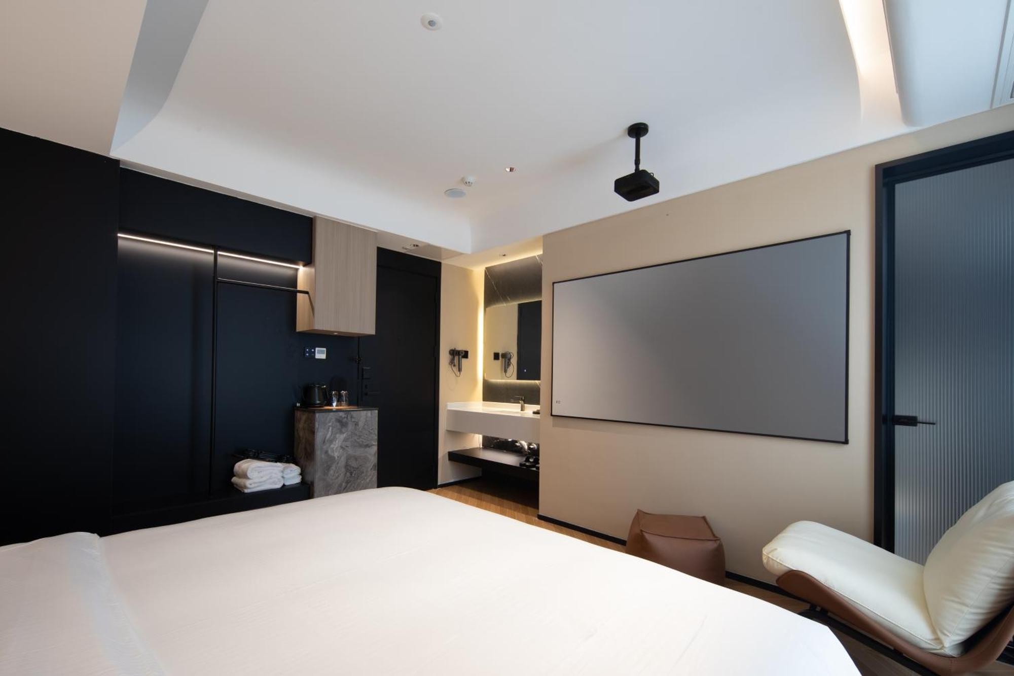 See You Soon At The Ritz Rose Summer Hotel San-ja Exteriér fotografie