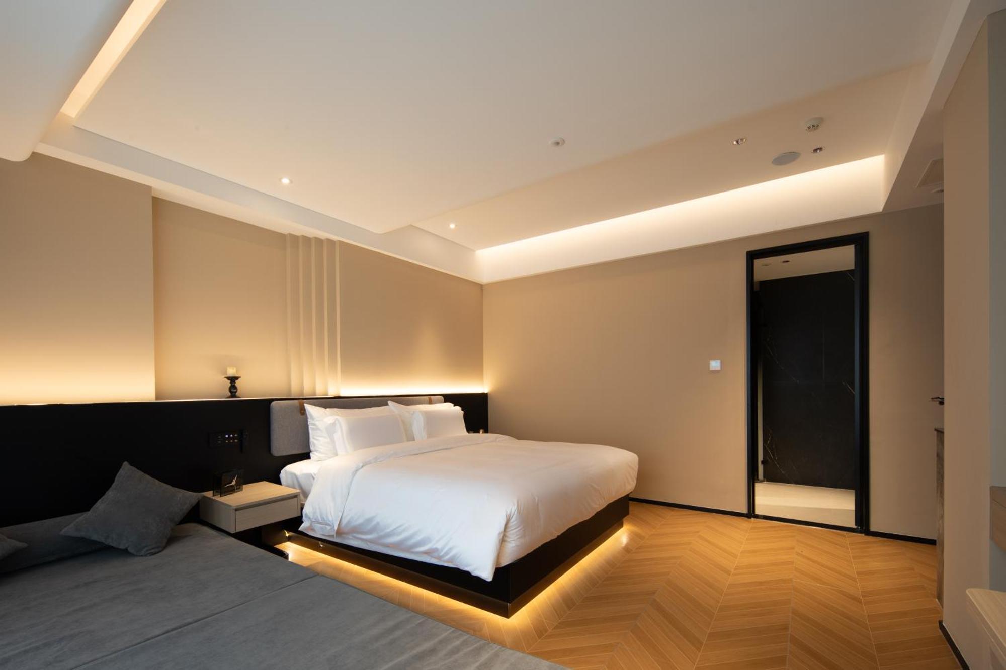 See You Soon At The Ritz Rose Summer Hotel San-ja Exteriér fotografie