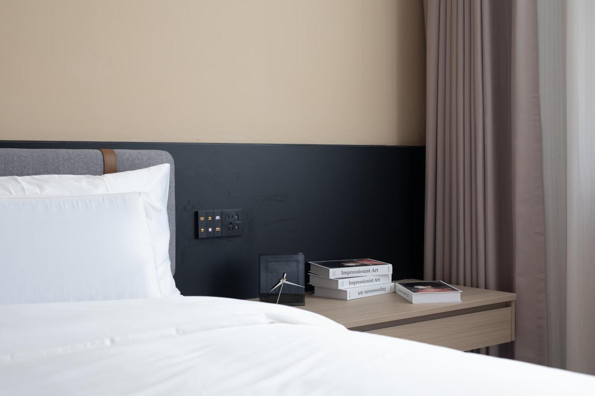 See You Soon At The Ritz Rose Summer Hotel San-ja Exteriér fotografie