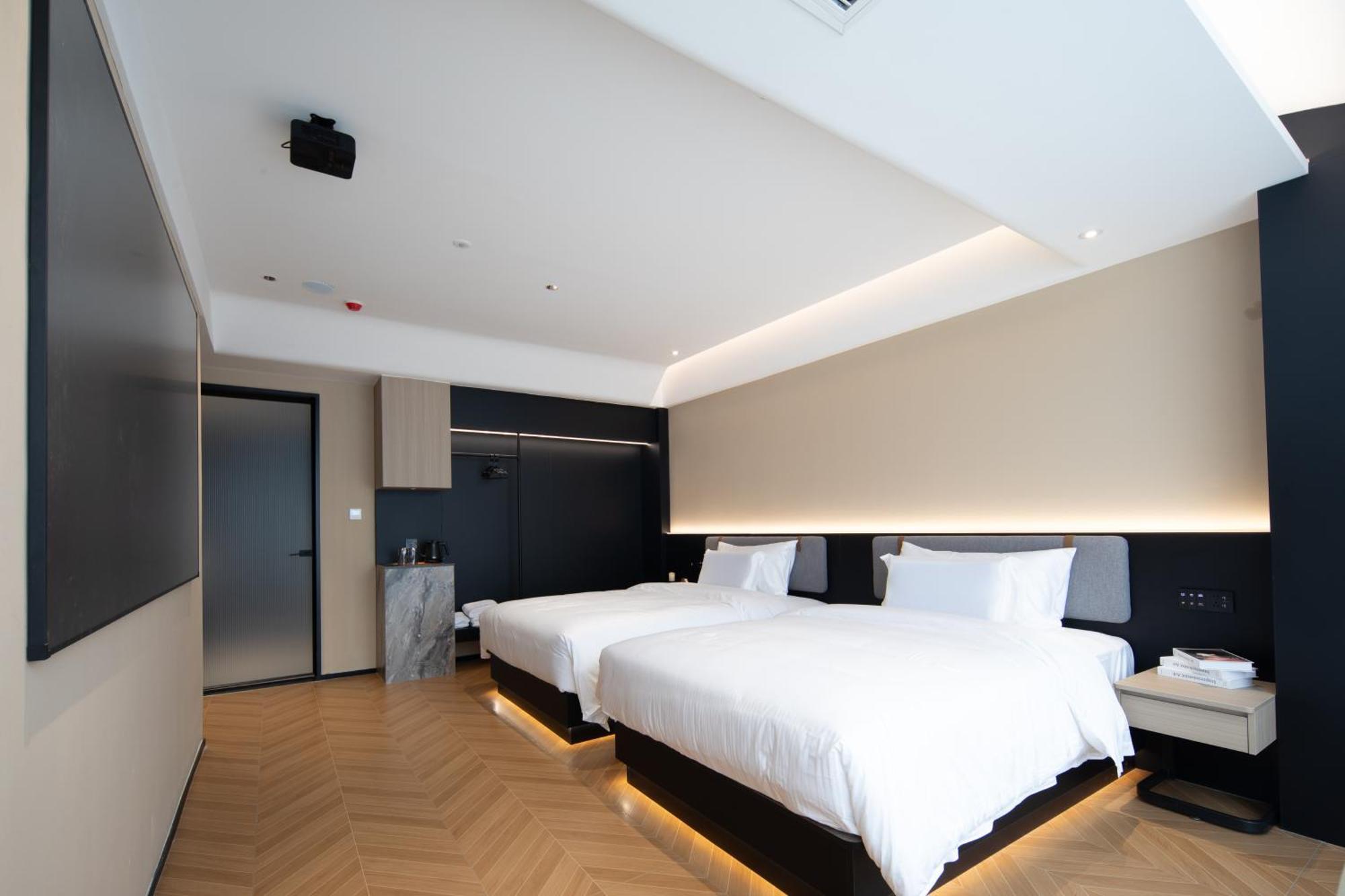 See You Soon At The Ritz Rose Summer Hotel San-ja Exteriér fotografie
