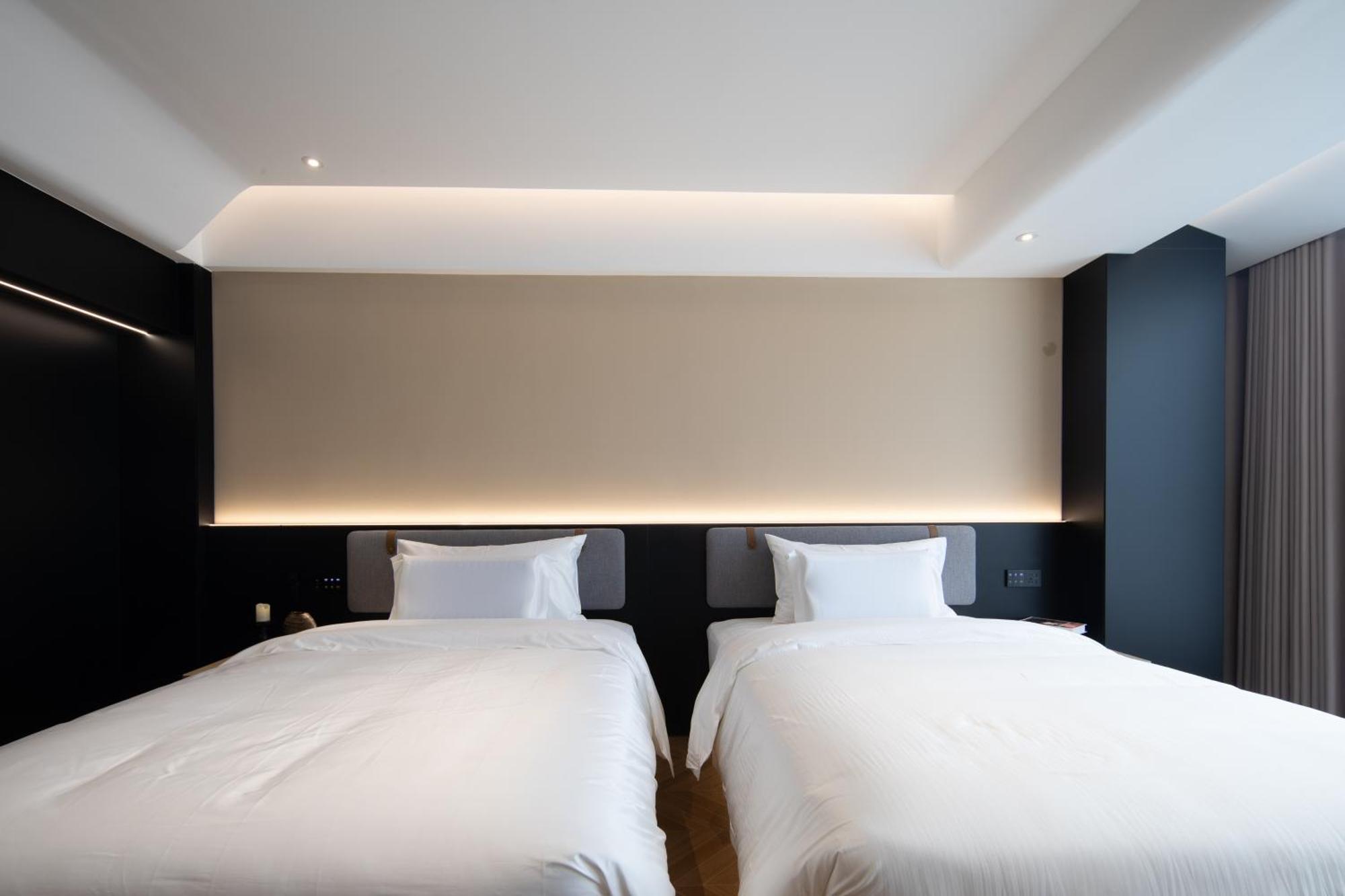 See You Soon At The Ritz Rose Summer Hotel San-ja Exteriér fotografie