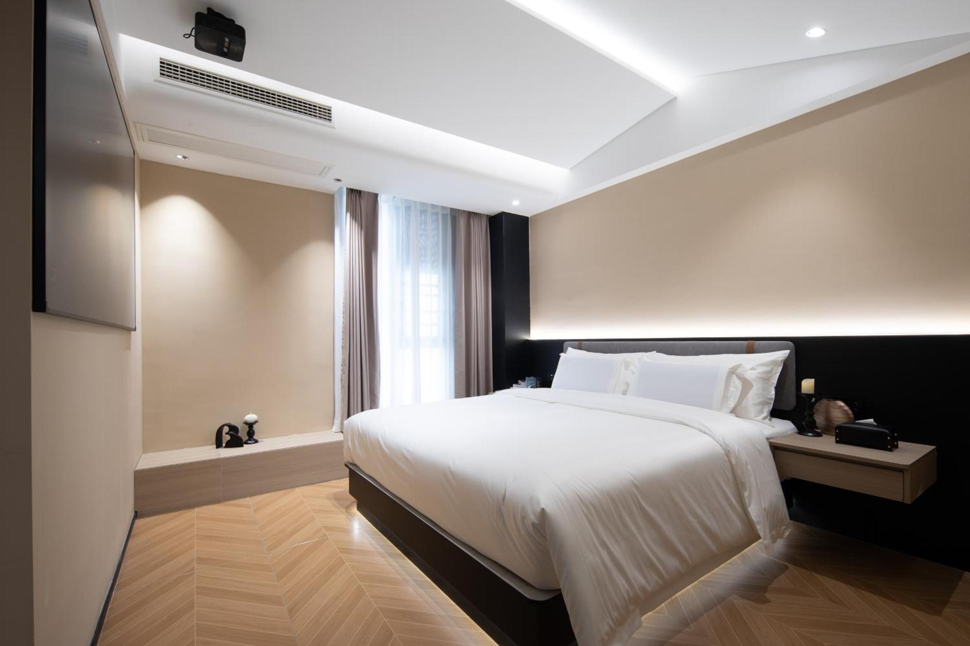 See You Soon At The Ritz Rose Summer Hotel San-ja Exteriér fotografie